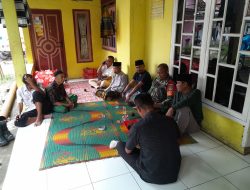 Duduk Lesehan, Sertu Giri Utomo Komsos Keamanan Lingkungan 