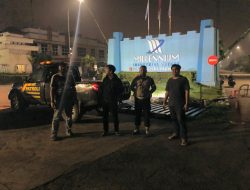Anggota Resmob melakukan patroli kring serse di Kawasan Industri Milenium Industrial Estate demi menjaga keamanan dan ketertiban masyarakat.