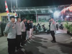 Melanjutkan tugas rutin, Kanit Samapta Polsek Kresek memimpin Apel Malam di halaman Mapolsek Kresek.