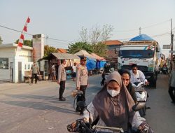 Urai Kemacetan, Kapolsek Kronjo Polresta Tangerang Rutin Gatur Lalin Sore