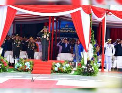 Kepala Kepolisian Republik Indonesia menghadiri perayaan Hari Ulang Tahun ke-79 Tentara Nasional Indonesia Angkatan Laut.