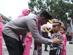 Kunjungan Kerja Kapolda Banten, Disambut Polisi dan Bhayangkari Cilik