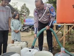 Peringati Harlantas Bhayangkara ke 69, Ditlantas Polda Jatim Salurkan Air Bersih untuk Warga Terdampak Kemarau