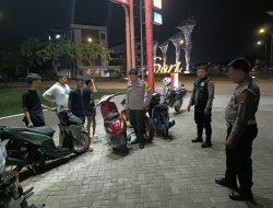 Antisipasi Tindak Kejahatan, Polsek Pasar Kemis Laksanakan Patroli Malam Minggu.   