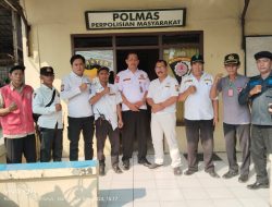 Ketua Pokdar Resor Tangerang bersama jajarannya memberikan bantuan dana operasional kepada Pokdarkamtibmas Balaraja.