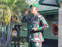 Bacakan Amanat Pangdam V/Brawijaya, Dandim 0830/Surabaya Utara Pimpin Upacara Bendera 17-an