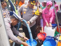 Polres Pamekasan Kembali Droping Air Bersih Untuk Warga di Dua Kecamatan