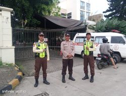 Polsek Panongan Laksanakan Pemantauan dan Pengamanan Ibadah Minggu di Gereja Katolik St. Odilia Citra Raya