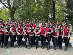 Anggota Polwan Sat Reskrim Polresta Tangerang Berperan dalam Pengamanan Aksi Unjuk Rasa GMNI Tangerang