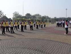 Anggota Sat Reskrim Mengikuti Apel dan Peregangan Sebelum Penilaian Kebugaran Jasmani