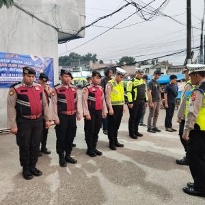 Personel Satreskrim Polresta Tangerang Terlibat dalam Pengamanan Penyekatan Perbatasan Menjelang Pelantikan Presiden dan Wakil Presiden