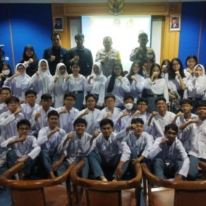 Jauhkan Pelajar dari Kenakalan Remaja, Polres Metro Jakarta Barat dan Mahasiswa Sosialisasi di SMAN 2 Jakarta