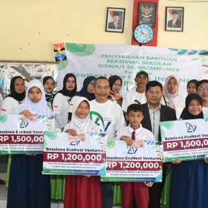 Penyerahan Bantuan Bea Siswa Sekolah Siswa/i SD/MI SMP/Mts Bersama Econext Vintures Indonesia