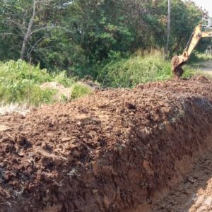 Warga Desa Cijeruk dan Desa Jenggot menyambut positif pengerukan irigasi dangkal
