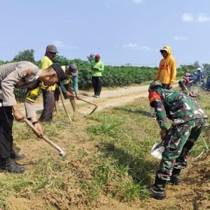 Sinergi Antara Pemerintah Desa dan Babinsa Koramil 13/MK dalam Pelaksanaan PKTD