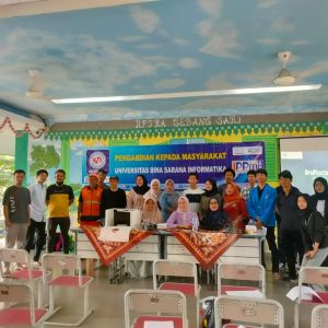 DOSEN UNIVERSITAS BINA SARANA INFORMATIKA MENYELENGGARAKAN PELATIHAN BAHASA INGGRIS MENGGUNAKAN MEDIA DIGITAL VIDEO ANIMASI UNTUK PENGELOLA RPTRA KELURAHAN BAMBU APUS