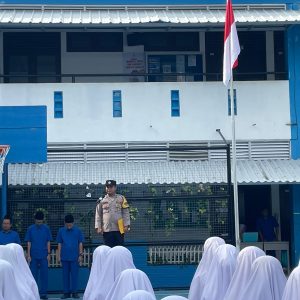 Pembina Upacara di SMPIT Al-Fatih Citra Raya, Aipda Antariksa: Pentingnya Meneladani Para Pahlawan