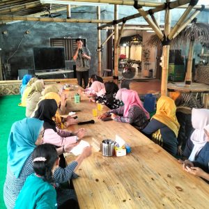 Ahmad Nurdin Bersama Unsur Kelurahan Gembor Adakan Makan Bersama