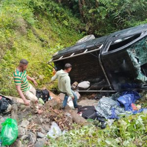 Kecelakaan Mobil Strada Mengangkut Personil Pengamanan TPS Bersama Kotak Suara dan Logistik, Jatuh Kejurang
