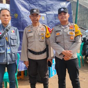 Personel Polsek Pasar Kemis Melaksanakan Pengamanan di TPS Pilkada Kabupaten Tangerang 2024