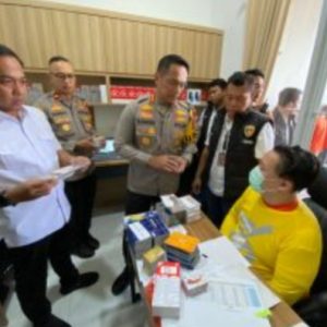 Polres Metro Jakarta Barat Grebek Markas Judi Online Di Rumah Mewah Cengkareng, Amankan 8 Orang Tersangka
