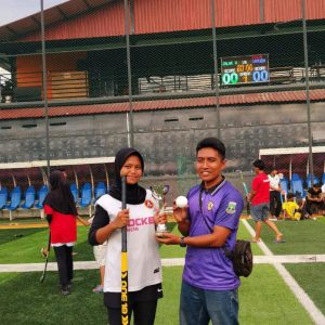 Siti Maesaroh, seorang siswi SMAN 13 Kabupaten Tangerang, akan tampil di kancah internasional dalam acara “WORLD HOCKEY YOUTH FESTIVAL” di Malaysia