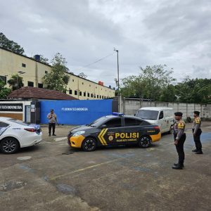Kapolresta Tangerang Perintahkan Pengawalan Ketat Pergeseran Logistik Pilkada 2024 Menuju Rapat Pleno Rekapitulasi KPU Kabupaten Tangerang