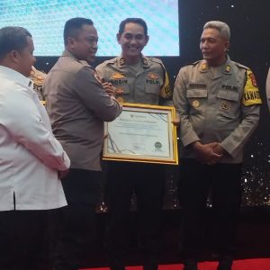 Polresta Tangerang Menerima Piagam Penghargaan atas Penilaian Kepatuhan Pelayanan Publik Tahun 2024   