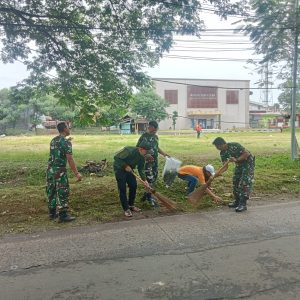 Ciptakan Lingkungan Bersih, Babinsa Desa Talaga Koramil 04 Cikupa Gelar Karya Bhakti   