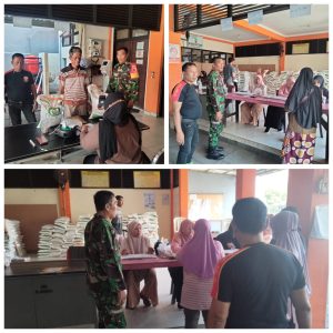 Babinsa Dampingi Penyaluran Bansos Beras Tahap Ke-3 di Kelurahan Wonokusumo