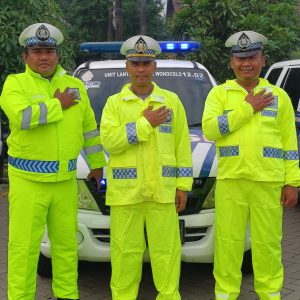 Satlantas dan Satmapta polsek Wonocolo Tingkatkan Giat Blue Light Patrol di Seputaran Wilhum Wonocolo.
