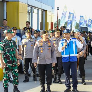 Persiapan Pengamanan Natal-Tahun Baru, Kapolri dan Panglima TNI Tinjau Gerbang Tol Prambana
