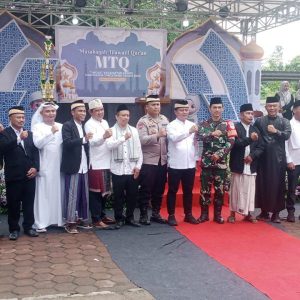Danramil Diwakili Serma A Kosim Memantau Pawai Ta’aruf MTQ ke XIV Kecamatan Kemiri
