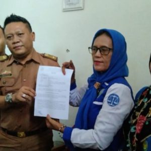 Guru honorer Lom menerima gaji selama 5 bulan dan meminta bantuan LBH