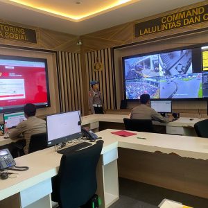 Polresta Tangerang Memanfaatkan Teknologi Pemantauan di Command Center untuk Mendukung Pengamanan Operasi Lilin 2024