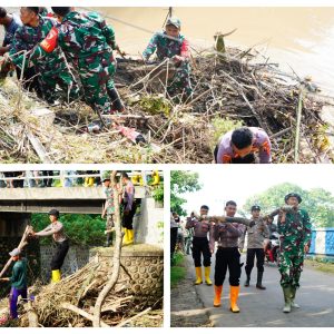 Pasca Banjir, Polres Ponorogo Bersama TNI dan Warga Bersihkan Sungai di Jembatan Tempuran