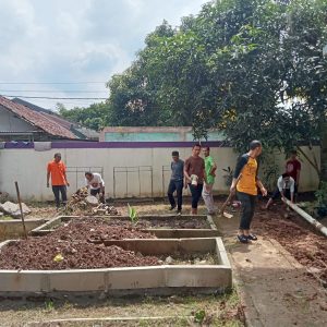 Kelurahan Kadu Agung Kecamatan Tigaraksa Mengadakan Kegiatan Jumat Bersih Secara Rutin