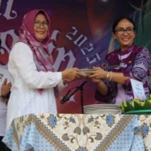 SMA.N.4 Metro adakan Hut ke,23 th,di meriahkan dengan potong tumpeng