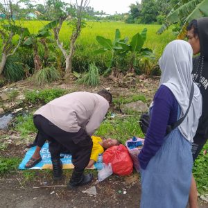 Kanit Patroli Polsek Mauk Bantu Wanita Tuna Wisma