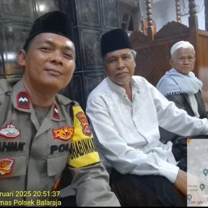 Bhabinkamtibmas Polsek Balaraja Aipda Rahmat Hadiri Peringatan Isra Mi’raj di Masjid Jami Al-Husna Desa Kaliasin Kec. Sukamulya Darkum Polsek Balaraja 