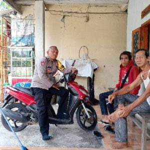 Mempererat Sinergitas dengan para Sesepuh, Anggota Polsek Kresek Aipda Bambang kunjungi Tokoh Masyarakat di Desa Koper