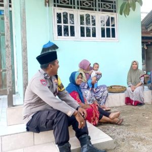 Bhabinkamtibmas Polsek Balaraja Aipda Guntur Pratama SH Giat Melaksanakan Sambang DDS Kepada Warga Desa Sukamurni