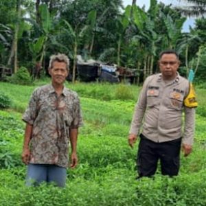 Aiptu Suryadi melaksanakan Giat Sambang Bhabinkamtibmas Sampaikan Pesan-pesan Kamtibmas Kepada Masyarakat