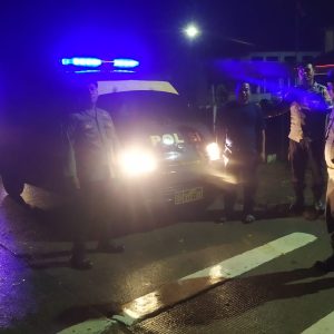 Memberantas kenakalan remaja, Kanit Provost Polsek Kresek bersama Anggota Polsek Kresek lakukan Patroli Mobile di Desa Tamiang Kecamatan Gunung Kaler   