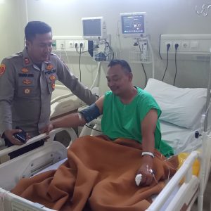 Kapolsek Pasar Kemis Polresta Tangerang Jenguk Anggota Yang Sakit