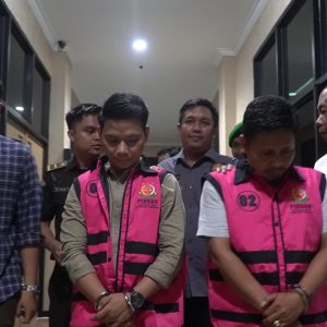 Kejari Menahan Dua Operator Desa Tersangka Kasus Korupsi     Pencairan Ganda APBDes