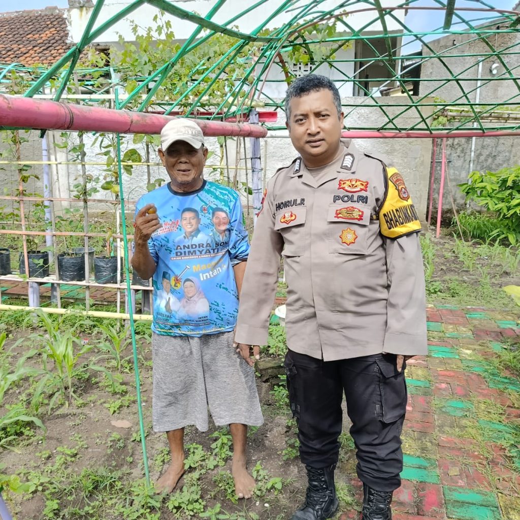 Bhabinkamtibmas Desa Margamulya Bripka Rijal Gelar Program Kapolda Banten Poliran dan Pendataan Pekarangan Lestari   