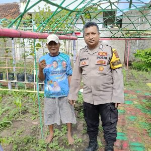 Bhabinkamtibmas Desa Margamulya Bripka Rijal Gelar Program Kapolda Banten Poliran dan Pendataan Pekarangan Lestari   