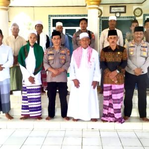 Kapolsek Kresek AKP A. Suryadi lakukan Sambang Tokoh Agama di Desa Gunung Kaler sebagai bentuk kepedulian dan pendekatan diri