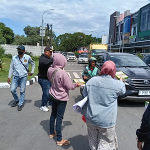 Media Gakorpan Dan Tv Gapta Adakan Jum’at Berkah di Depan Polres Tangerang Kota
